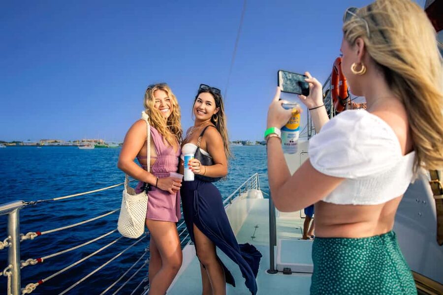 Key West: Sunset Sailing Trip with Open Bar, Food and Music - Sailing toward the sunset