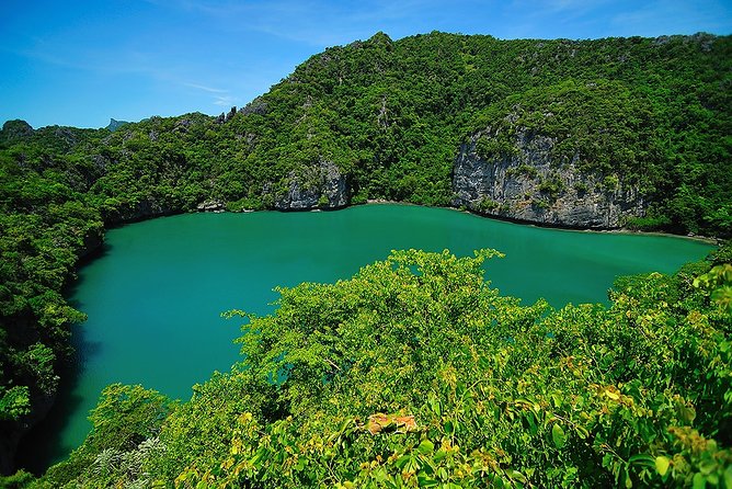 Koh Samui to Angthong Marine Park Cruise Tour By Red Baron Chinese Sailboat - What the crew adds to the experience