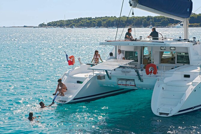 Kona Luxury Catamaran Yacht Snorkel & Sail - A Small Boat Changes the Whole Mood