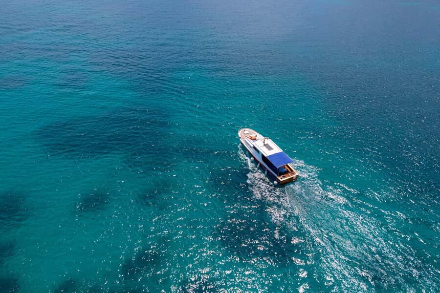Korčula: Sail Away - tour with traditional craftmanship boat - Gubavac Beach: a practical swimming stop