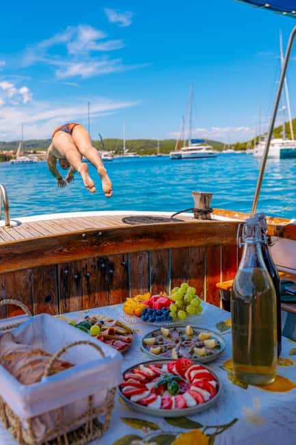 Korčula: Sail Away - tour with traditional craftmanship boat - Sestrice 1: time in the water