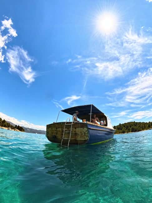Korčula: Sail Away - tour with traditional craftmanship boat - Food, drinks, and the crew’s role