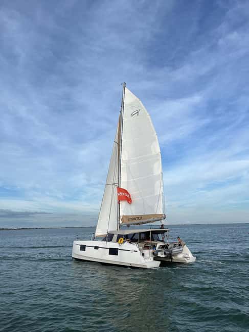 La Flotte en Ré - 5H30 Sailing Catamaran Long Cruise - Setting out from La Flotte’s old harbour