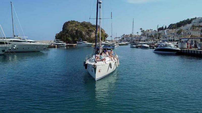 La Herradura: Sailing with a view of dolphins - Drinks, snacks, and the social side of the boat