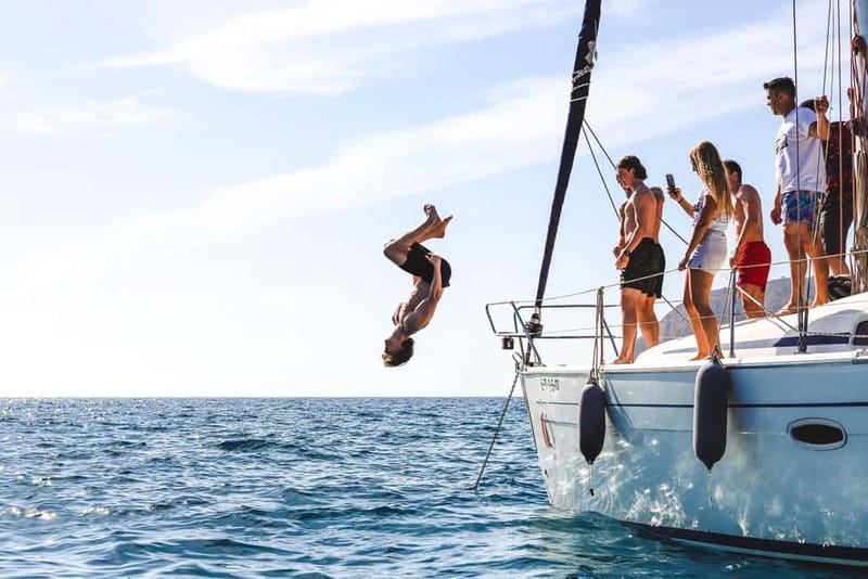 La Herradura: Sailing with a view of dolphins - Who will enjoy this sailing trip most?