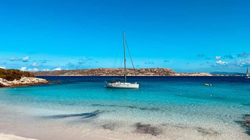 La Maddalena Arcipelago: Sailing boat tour with lunch - What to bring for a comfortable day