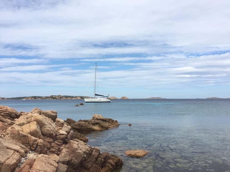 La Maddalena: daily sailing tour archipelago La Maddalena - The crew and languages