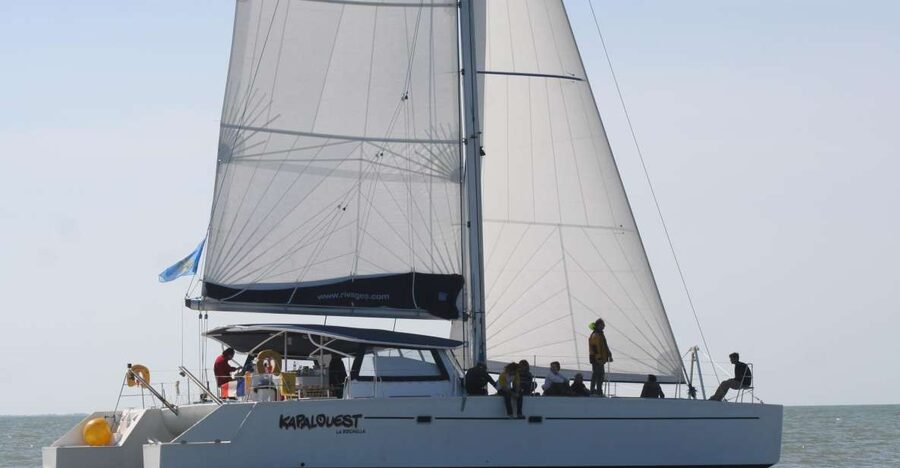 La Rochelle: Coastline Sailing Cruise - A slow look at La Rochelle from the channel
