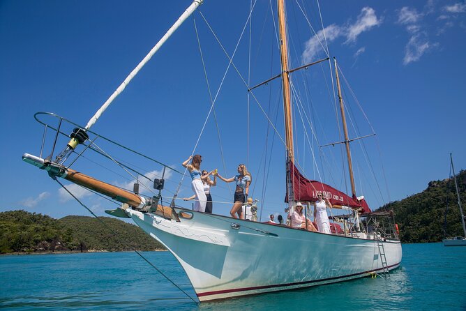 Lady Enid Sailing to Hook Island Cultural Site & Snorkelling - Sailing through Whitsunday Islands National Park