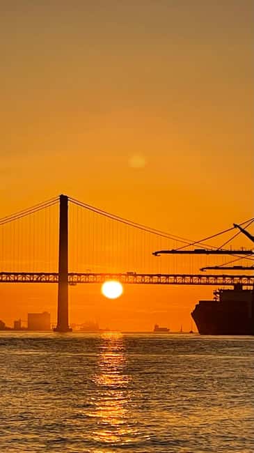 Lisboa:Sunset Sailing Tour at Tagus River with welcome drink - Is $41 a fair price?