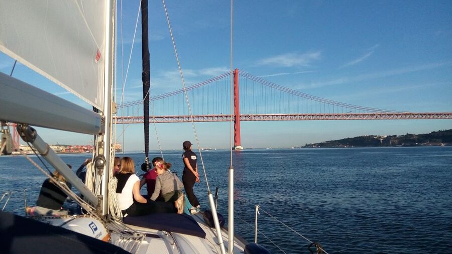 Lisbon: 2-Hour Sailing Yacht Cruise & Guided Tour w/2 drinks - Why Lisbon looks different from the Tagus