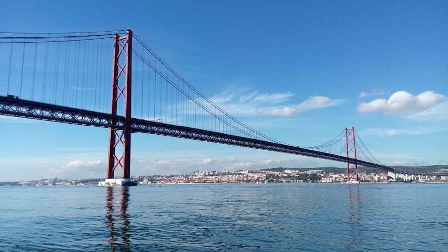 Lisbon: 2-Hour Sailing Yacht Cruise & Guided Tour w/2 drinks - From Expo-era architecture to the Vasco da Gama Bridge