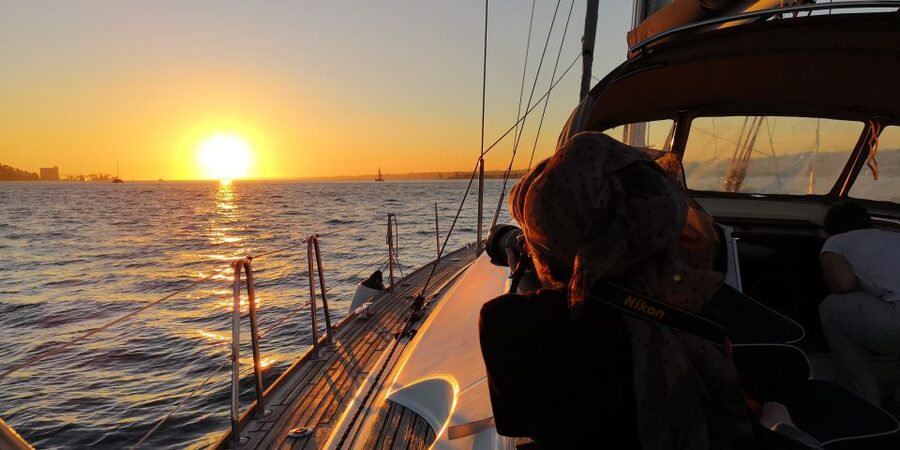 Lisbon: 2-Hour Sunset Sailing Tour on Luxury Sailing Yacht - The return sail and the changing evening light