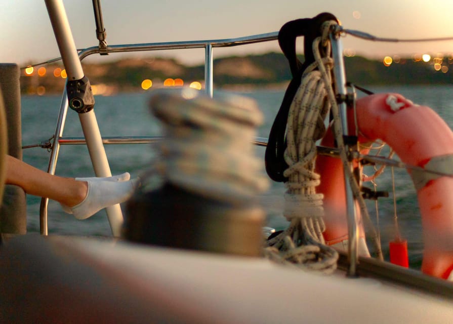 Lisbon 2 Hours Sailing Day Tour and Cruise With Drinks - What the $47 price really includes