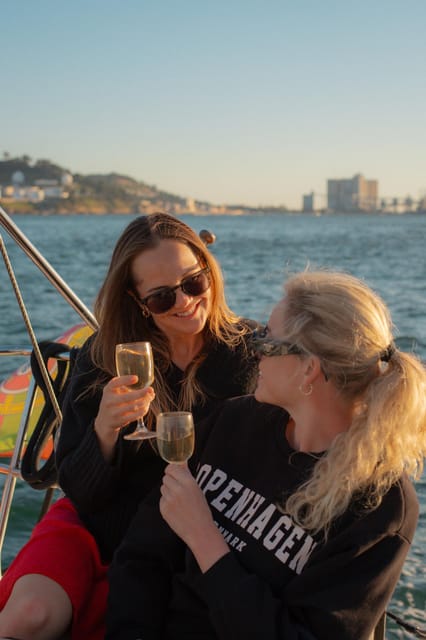 Lisbon 2 Hours Sailing Day Tour and Cruise With Drinks - Praça do Comércio and Alfama from the water