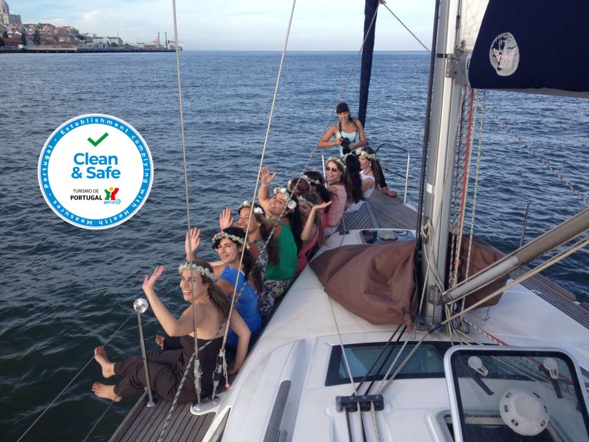 Lisbon 2H Private Tour by SAILBOAT / SAIL or POWER CATAMARAN - Sailing past Lisbon’s major waterfront sights