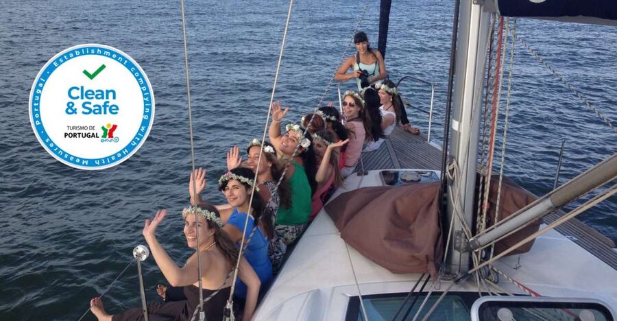 Lisbon 2H Private Tour by SAILBOAT / SAIL or POWER CATAMARAN - Choosing between daytime, evening, and sunset