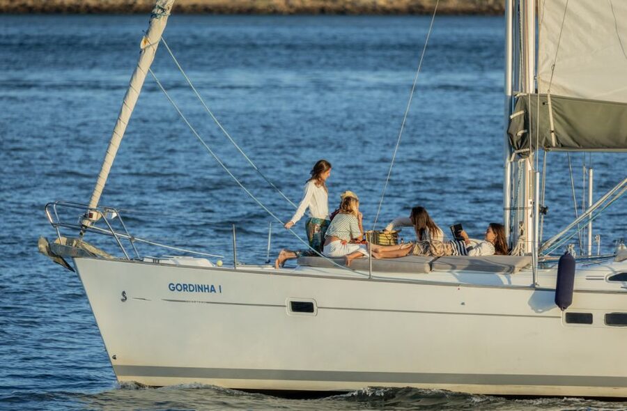 Lisbon: Boat Tour - the most Comfortable Sailboat - Starting at Alcântara’s Gate 1
