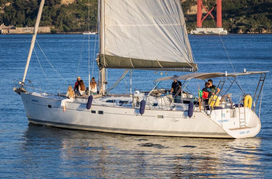 Lisbon: Boat Tour - the most Comfortable Sailboat - Continuing toward the Torre de Belém