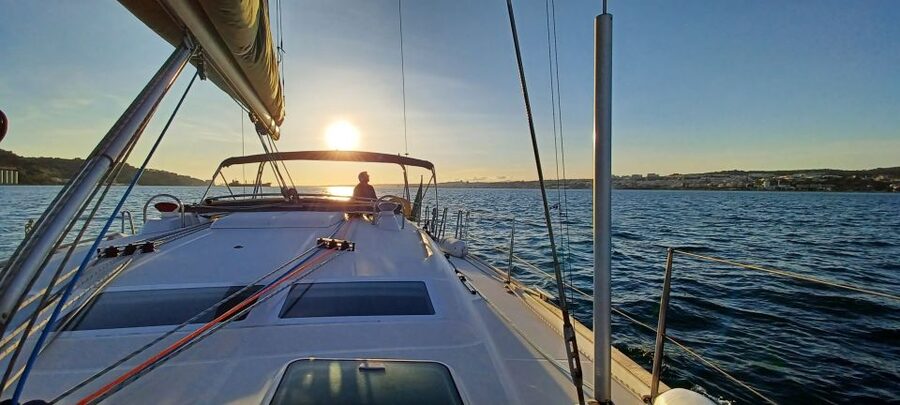Lisbon: Boat Tour - the most Comfortable Sailboat - Who will enjoy this sailboat most