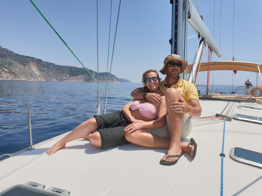 Lisbon: Champagne Sailing Tours - Drinks and homemade food on board