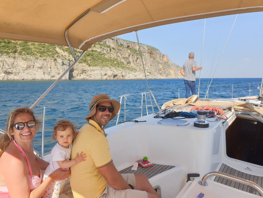 Lisbon: Champagne Sailing Tours - Taking the wheel under sail