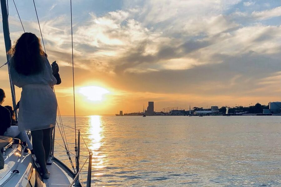 Lisbon: Luxury Private Sailing Boat Cruise on River Tagus - Practical advice before you book