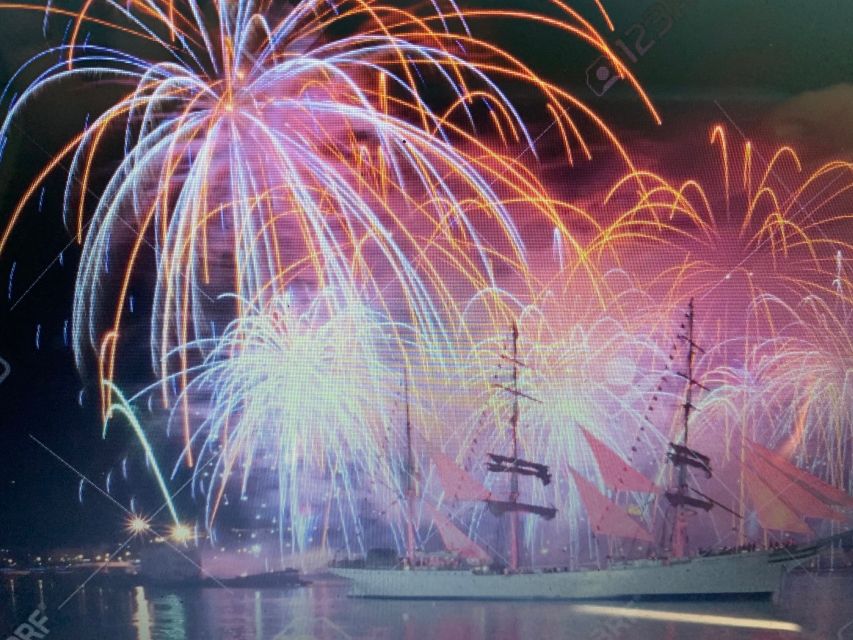 Lisbon: New Year's Eve Fireworks Sail Boat Tour - Why a boat is a smart place to watch Lisbons fireworks