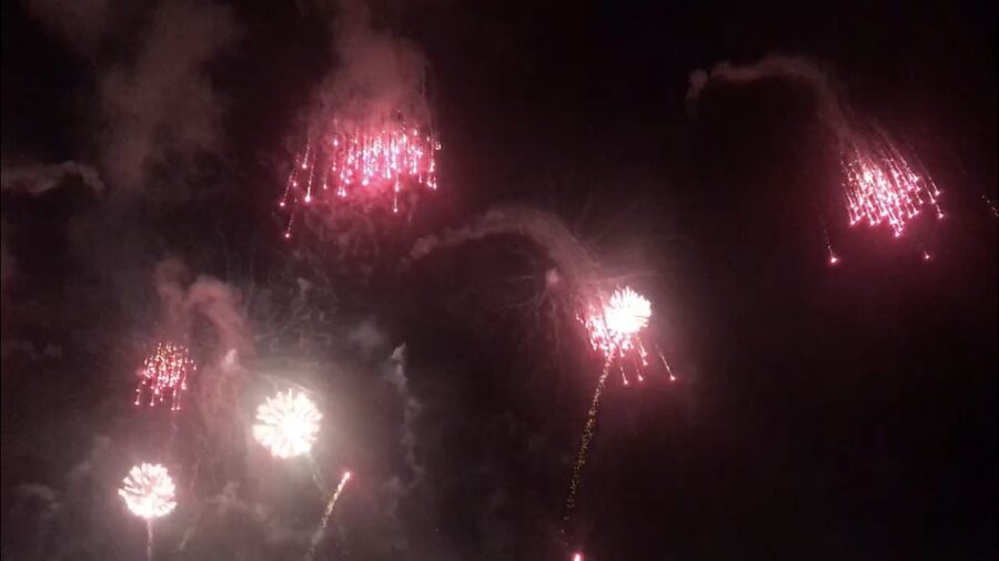 Lisbon: New Year's Eve Fireworks Sail Boat Tour - The first hour: landmarks along the Tagus