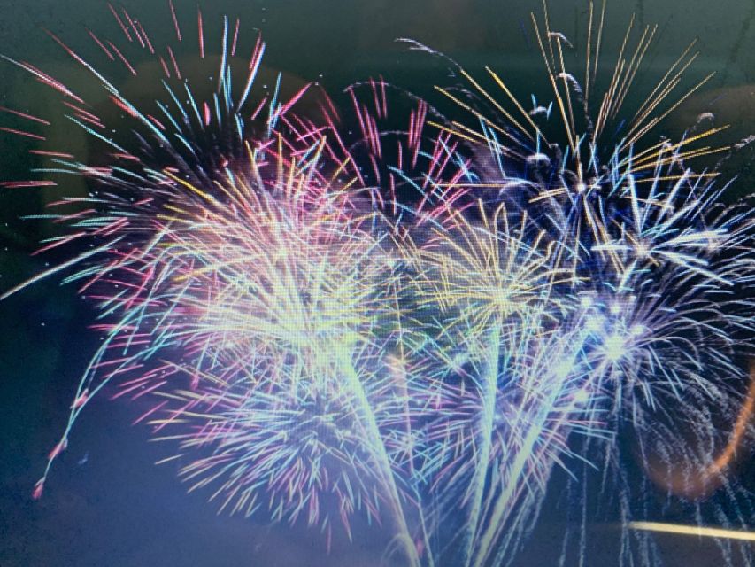 Lisbon: New Year's Eve Fireworks Sail Boat Tour - Stopping near Commerce Square at midnight