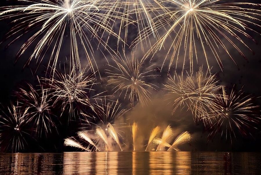 Lisbon: New Year’s Eve Fireworks Tagus River Sailing Cruise - Raising a glass at Commerce Square