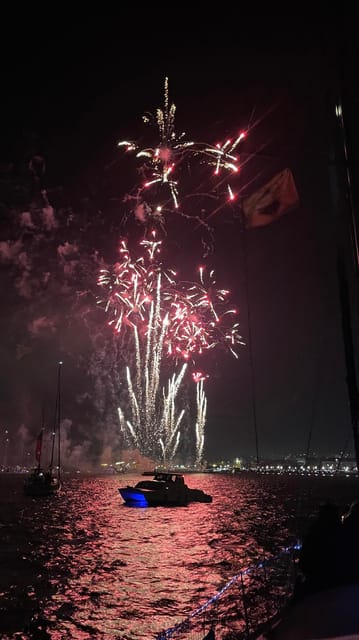 Lisbon: New Year's party on sailboat tour 2026 to 2027 - Sailing Past Cais do Sodré
