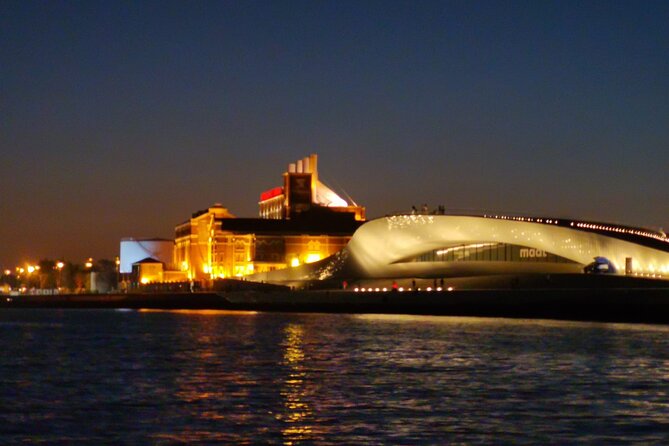Lisbon Night Sailing Tour with a Drink- 2h Small Group Tour - Commerce Square and St. George’s Castle