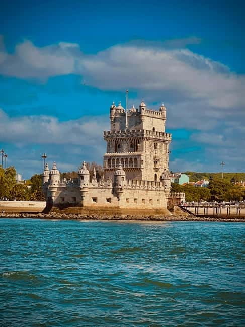 Lisbon On a Sailboat - Cultural Facts and Sailing Experience - Crossing Under the 25 de Abril Bridge