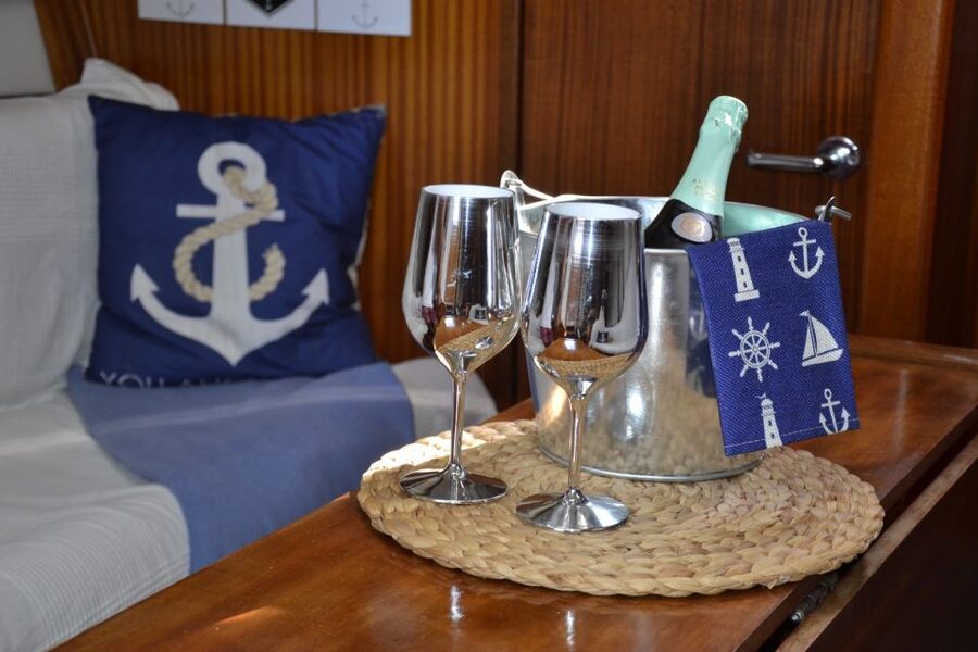 Lisbon: Private Sailboat Tour on Tagus River - Choosing the right departure time
