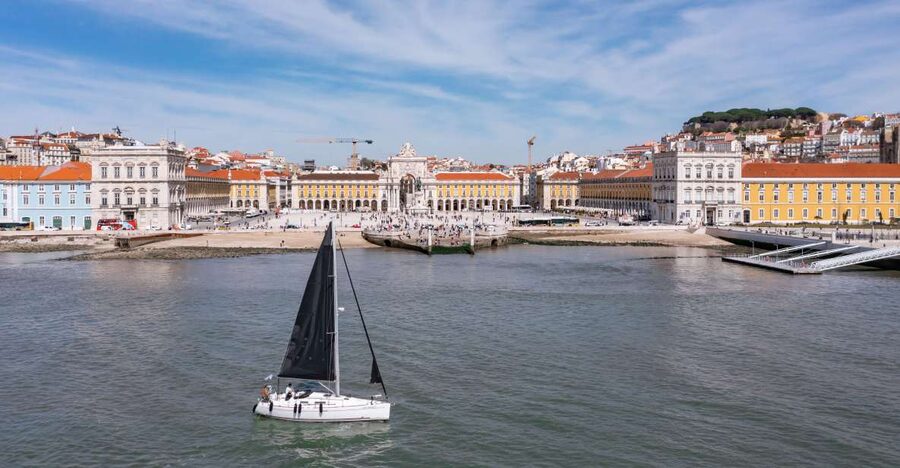 Lisbon: Private Sailboat Tour on the Tagus at Sunset - Practical advice for a smooth outing
