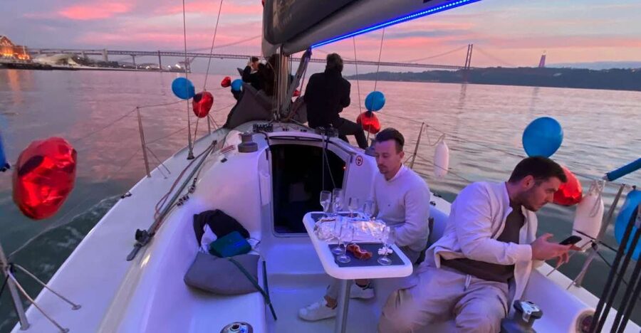 Lisbon: Sailboat Tour w/ Local Guide and Open Bar Green Wine - Key Things to Know Before You Sail