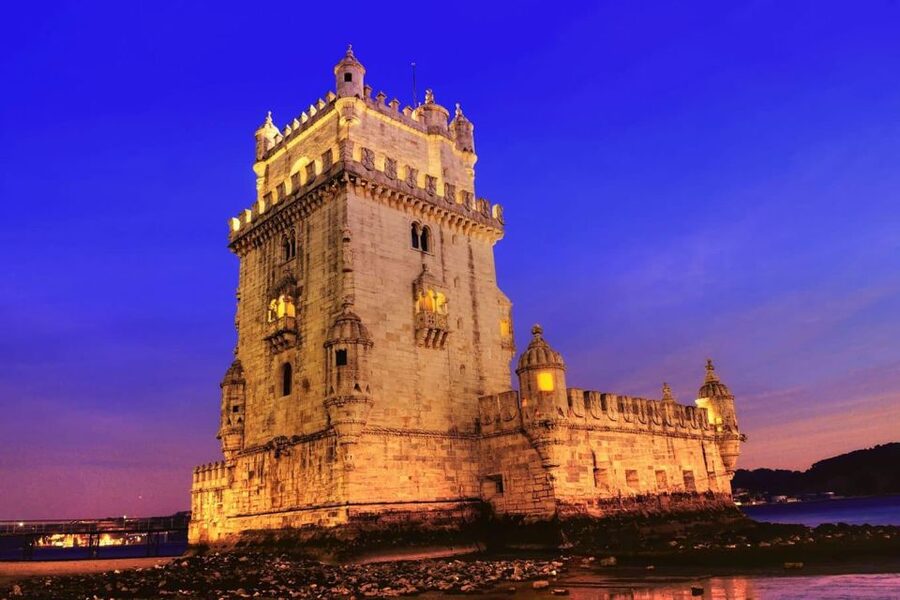 Lisbon: Sailboat Tour w/ Local Guide and Open Bar Green Wine - Alfama and Commerce Square From the River