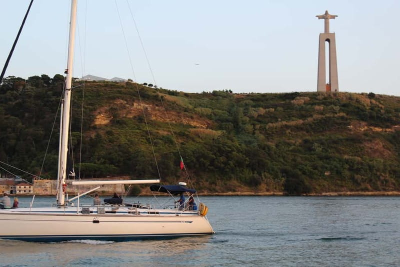 Lisbon: Sailing Boat Tour with Drinks - From Baixa to Commerce Square