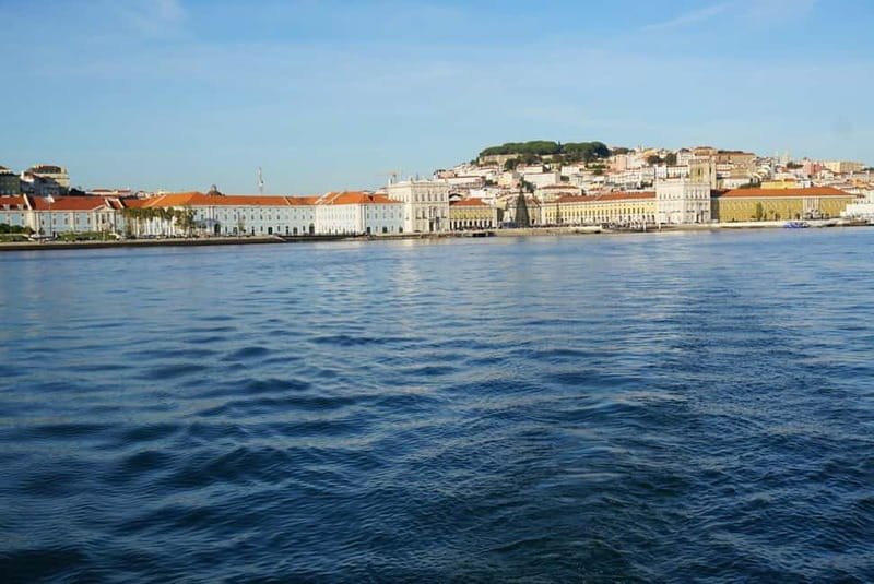 Lisbon: Sailing Boat Tour with Drinks - The Champalimaud Foundation and the return