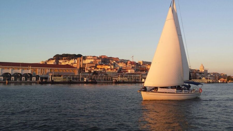 Lisbon: Sailing Boat Tour with Drinks & Pastel de Nata - Crossing toward Almada and Christ the King