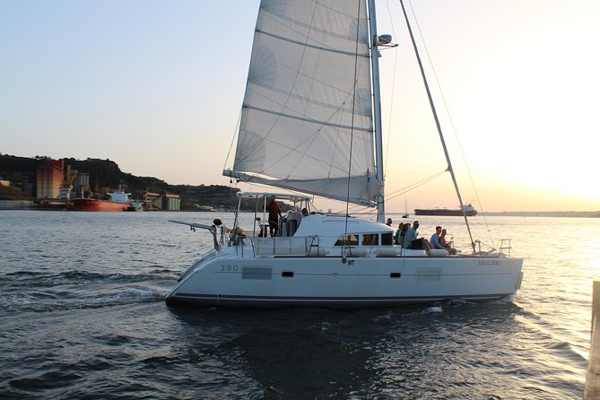 Lisbon Sailing Catamaran Public Cruise with drinks - Gate 3 at Alcântara: getting the start right