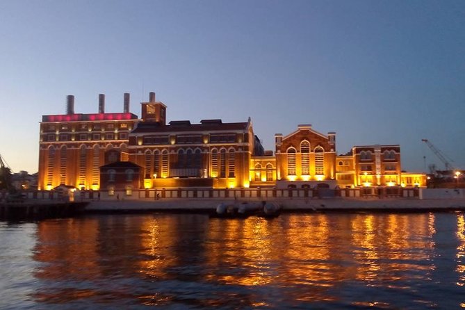 Lisbon Sailing Tour: 2-Hour Cultural Scenic Cruise with Wine - Wine, snacks, and the pace of the cruise
