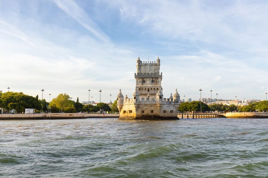 Lisbon: Sailing Tour on the Tagus River - Monument of Discoveries and the 25 de Abril Bridge