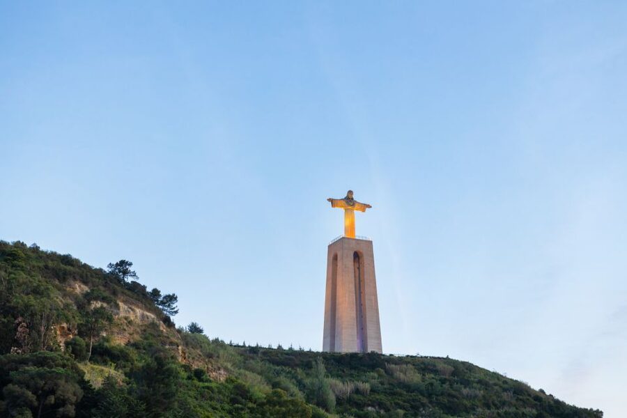 Lisbon: Sailing Tour on the Tagus River - How the crew shape the experience
