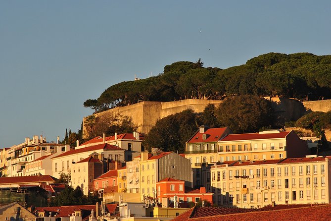 Lisbon Small Group 2h Sunset Sailing- Live Commentary & a Drink - Under the 25th of April Bridge