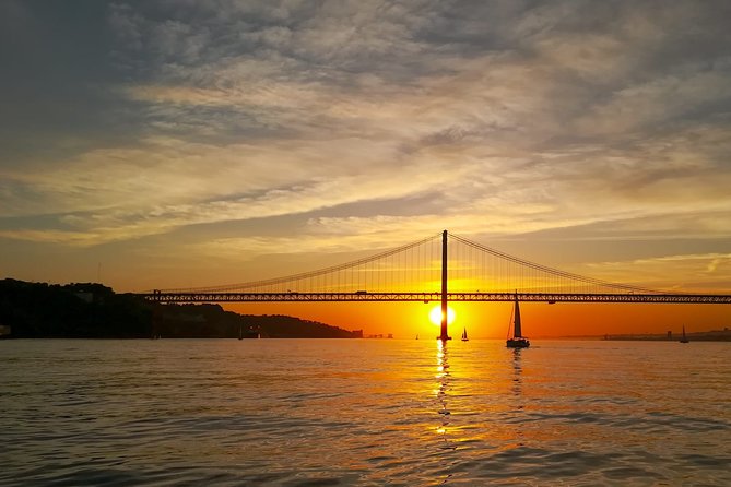 Lisbon Small Group 2h Sunset Sailing- Live Commentary & a Drink - What the crew adds to the experience