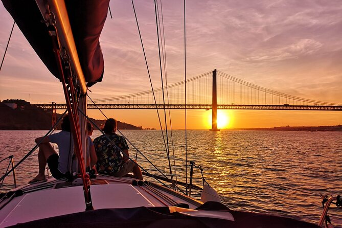Lisbon Small Group Sunset Sailing 2h Cruise with Drinks Included - São Jorge Castle and Lisbon’s hilltop neighborhoods