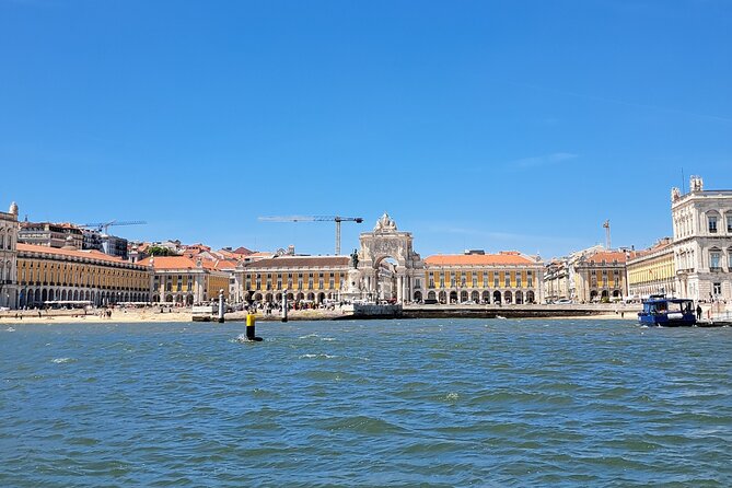 Lisbon: Sunset Sailboat Tour on the Tagus River + Welcome Drink - A quiet way to see Lisbon from the Tagus