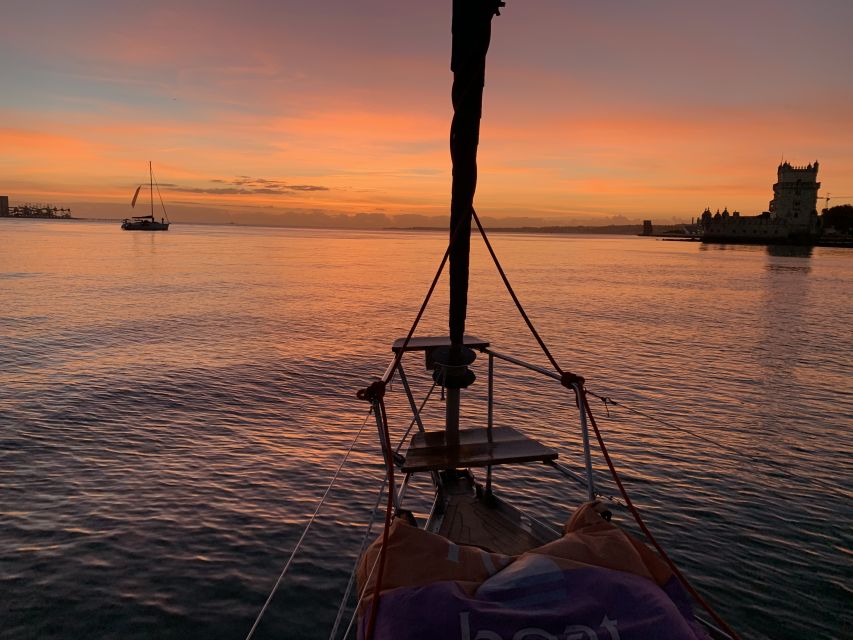 Lisbon: Sunset Sailing Cruise with Wine - The two-hour route along the Tagus